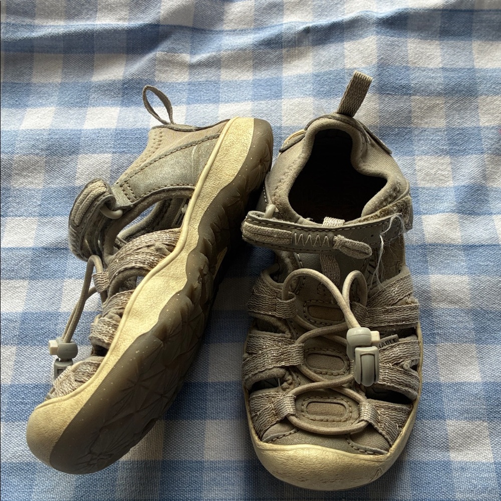 Keen Moxie sandal